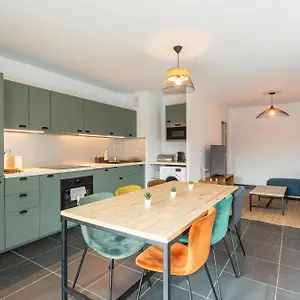  Appartement 70 M2 Climatise Avec Balcon Et Parking